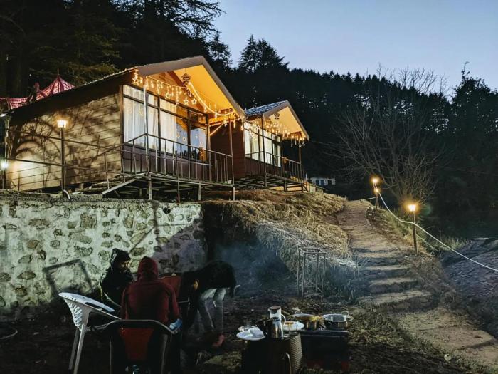 navira hills cottages kanatal
