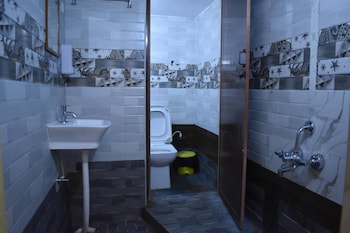 Aishwaryam Home Stay,,3 star