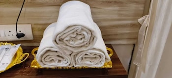 Hotel Naman Palace,Opp Platform 8, Manduaadih, Station,2 star