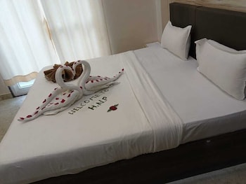 Hotel Naman Palace,Opp Platform 8, Manduaadih, Station,2 star