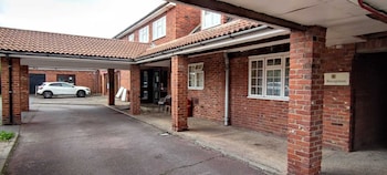 Rivenhall End Hotel,,2 star