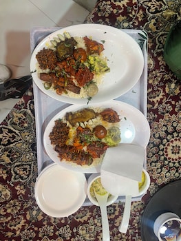 Khen Pahar Hotel And Resturant,,3 star