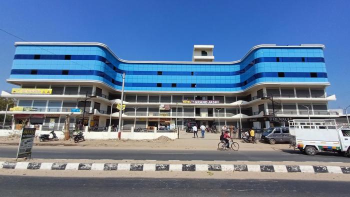 hotel the grand jashi residency