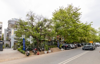 flxho tribe bespoke hotel arjun marg