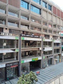 hotel earth orbit