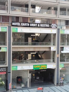 hotel earth orbit