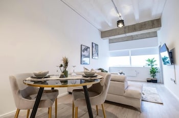 Station House,,2 star