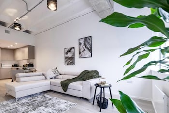 Station House,,2 star