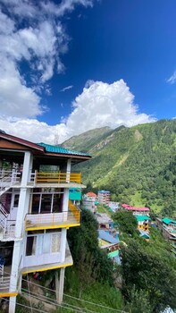 pahadi bliss hotel hostel tosh