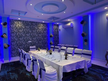 hotel raj palace morena