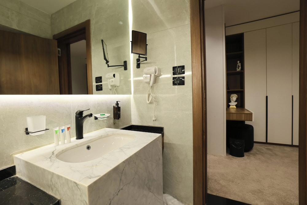 royal regency hotel