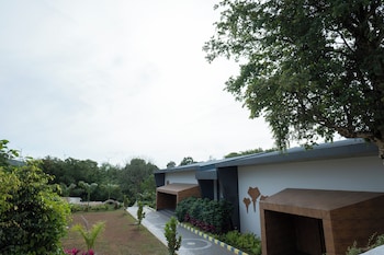 Tuskers Hill Banquets By Poppys,,3 star