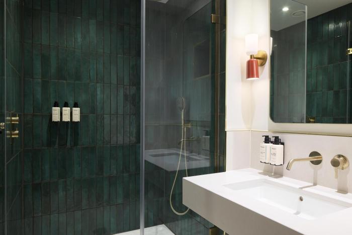 the derby london city curio collection by hilton