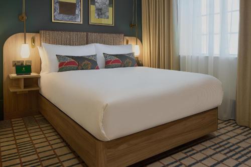 the derby london city curio collection by hilton