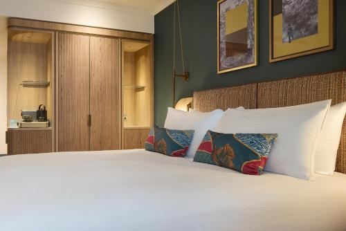 the derby london city curio collection by hilton