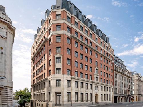 the derby london city curio collection by hilton