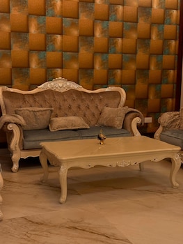 Coastal Echoes Inn,,3 star