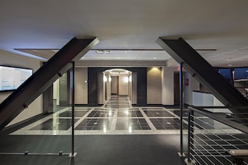Reese Tower,5810 E Skelly Dr,3 star