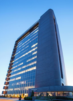 Reese Tower,5810 E Skelly Dr,3 star