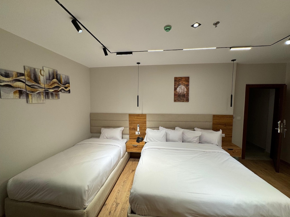 palacio pyramids hotel