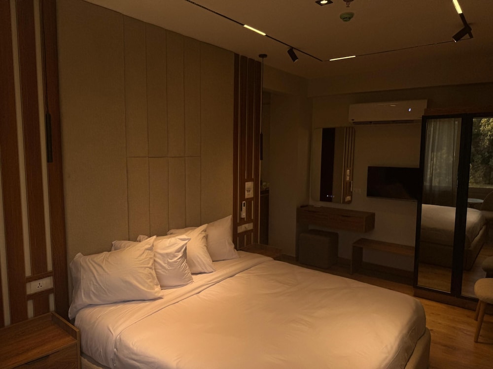 palacio pyramids hotel