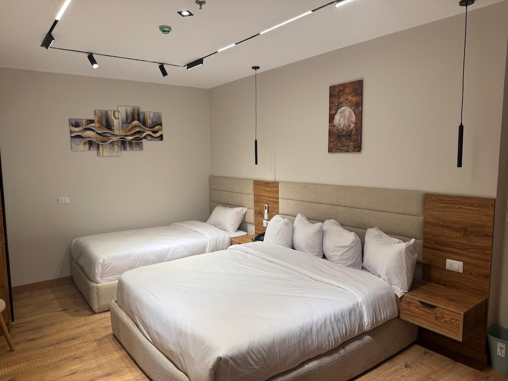 palacio pyramids hotel