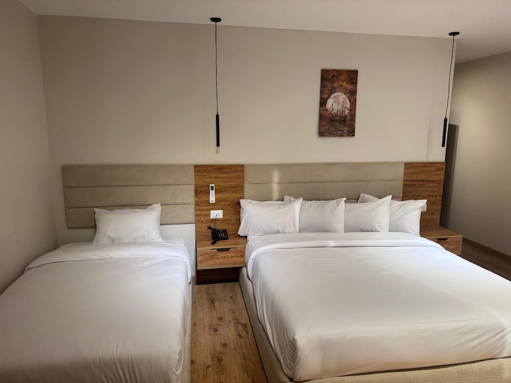 palacio pyramids hotel