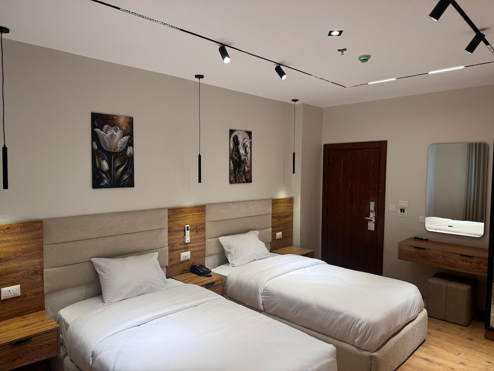palacio pyramids hotel