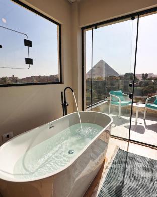 palacio pyramids hotel