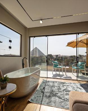 palacio pyramids hotel