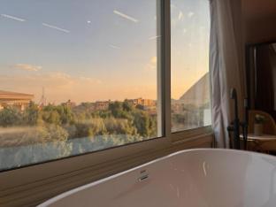 palacio pyramids hotel