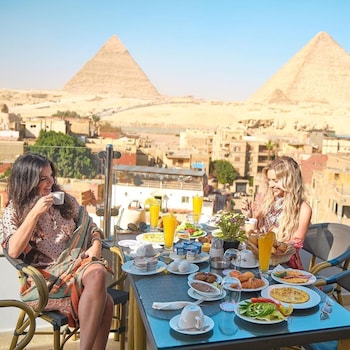 palacio pyramids hotel