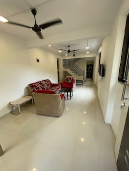 Golden Gate Retreats,,3 star