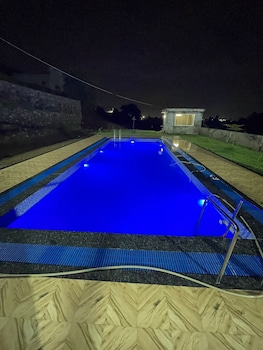 Golden Gate Retreats,,3 star