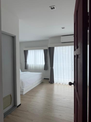 jellyfish residence patong