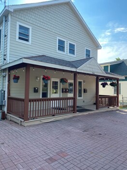Central Lake Placid Hideaway,156 Parkside Dr,3 star