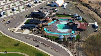 holiday inn express and suites roseburg north by ihg