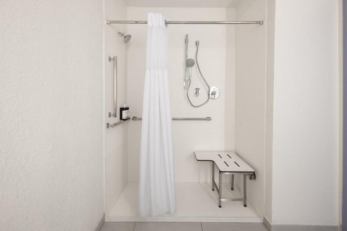 holiday inn express and suites roseburg north by ihg