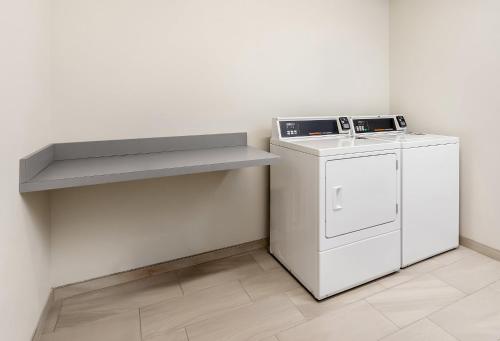 holiday inn express and suites roseburg north by ihg