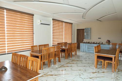 Vanam Resort And Roof Top,,3 star