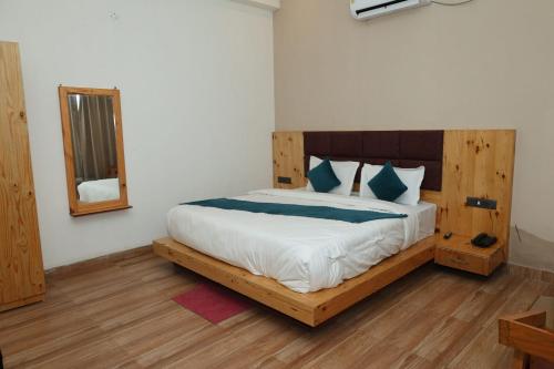 Vanam Resort And Roof Top,,3 star