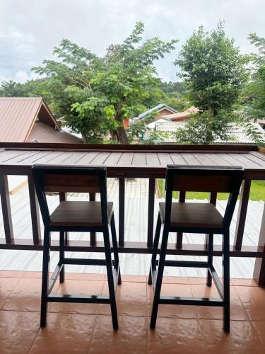 de hom hotel mae hong son