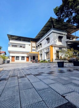 Kollam Beach Resort,,2 star