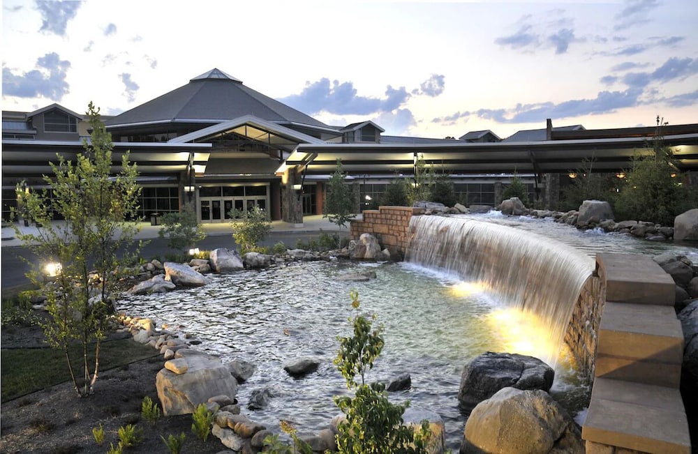 river lodge suites