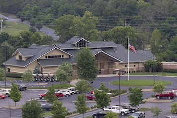 river lodge suites