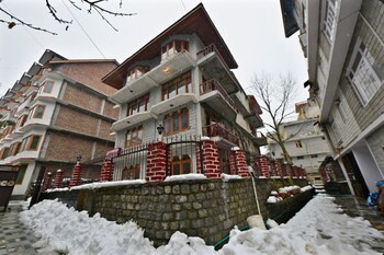 Hotel Potala Manali,,3 star