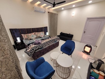 Regalia Home,,2 star