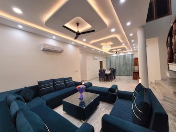 Regalia Home,,2 star