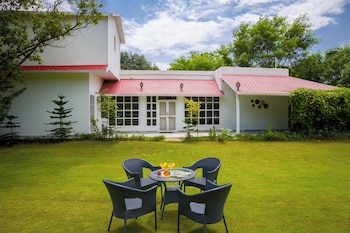 Raha Farms Pet Friendly Resort Elivaas,,3 star