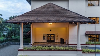 alaya stays still waters varkala